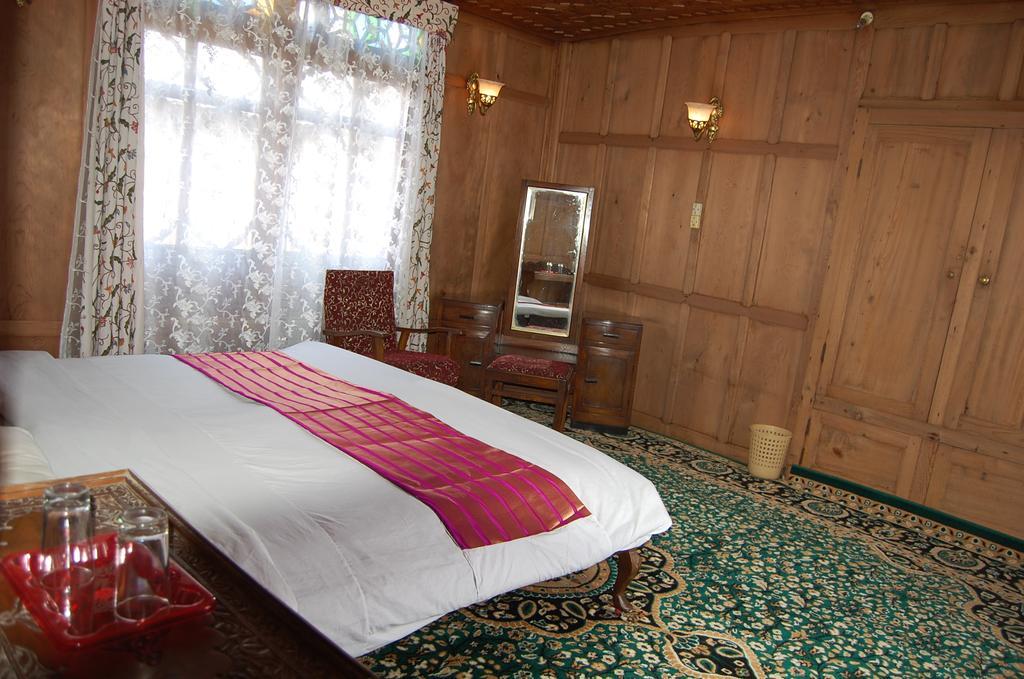 White House Group Of Houseboats Srinagar (Jammu and Kashmir)