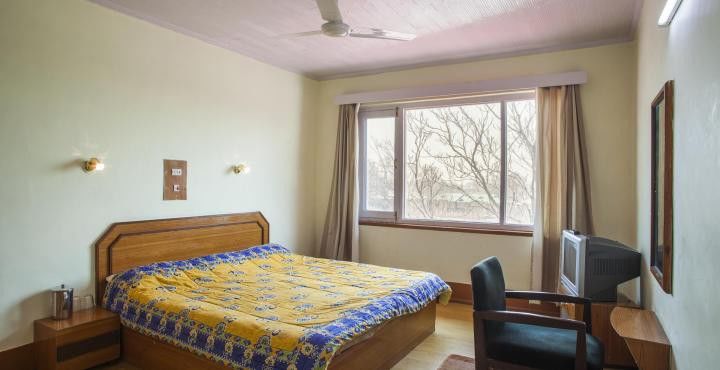 Hotel Pamposh Srinagar (Jammu and Kashmir)