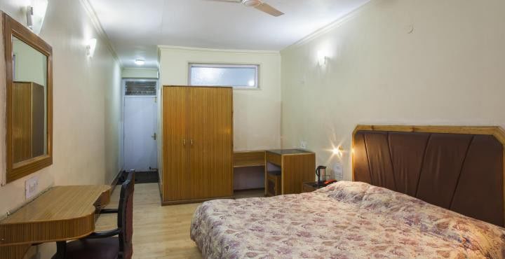 Pamposh Hotel Srinagar (Jammu and Kashmir)
