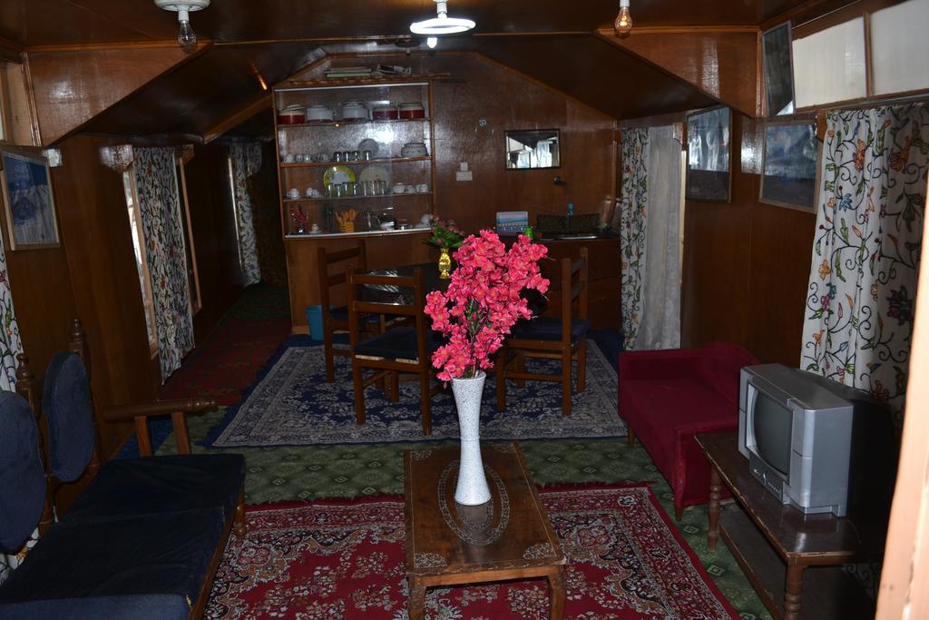 Botel New Bombay Heritage Group Of Houseboats 4*