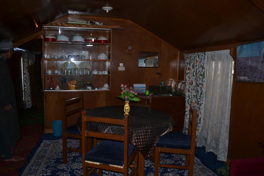 New Bombay Heritage Group Of Houseboats Botel 4*