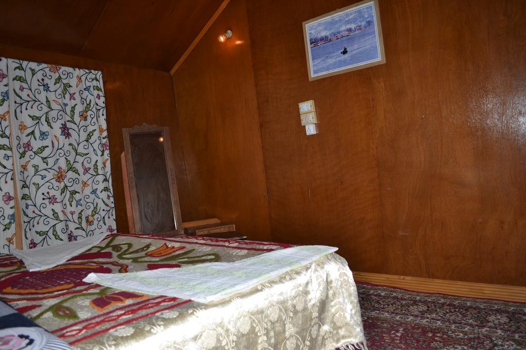 New Bombay Heritage Group Of Houseboats Botel Srinagar (Jammu and Kashmir)