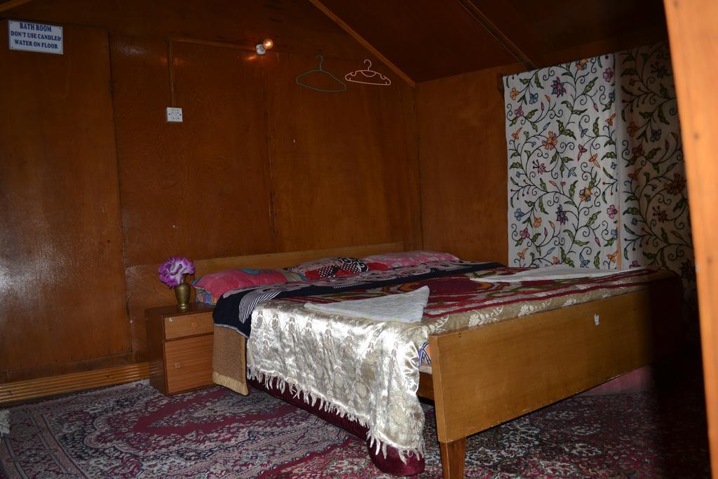 Botel New Bombay Heritage Group Of Houseboats 4*