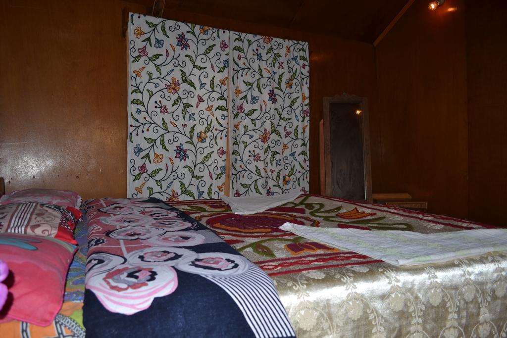 New Bombay Heritage Group Of Houseboats Srinagar (Jammu and Kashmir)