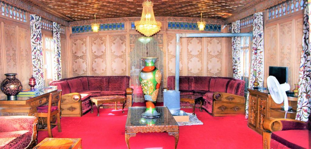 Botel Yadgaar Houseboats Srinagar (Jammu and Kashmir)