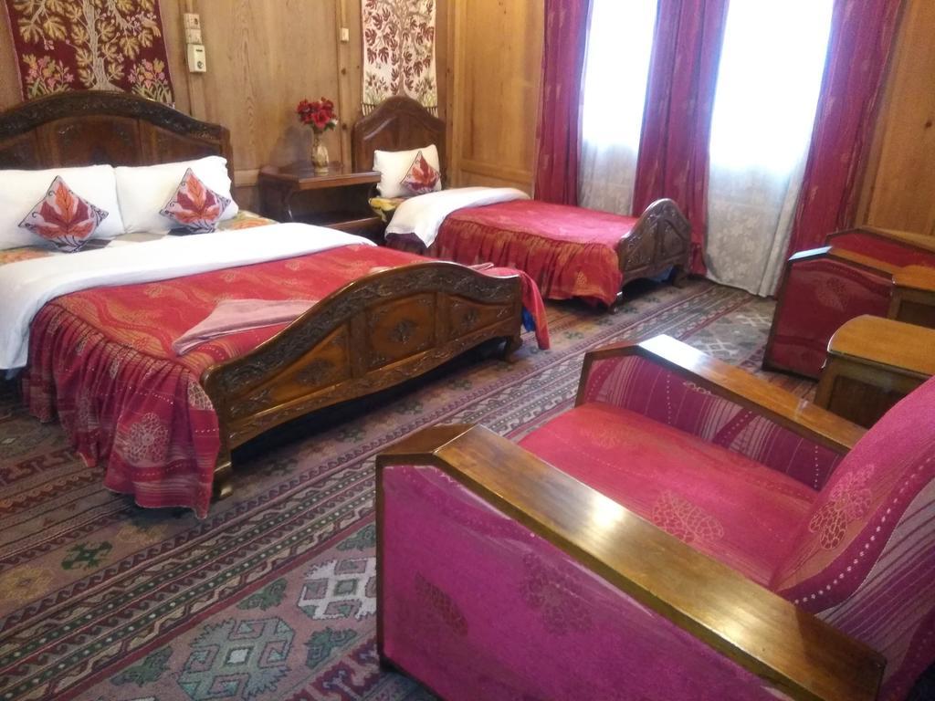 Snowgoose Group Of Houseboats Botel 3*
