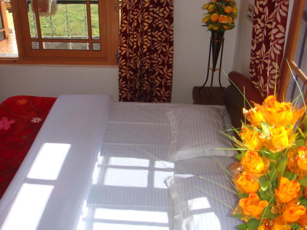 Hospitality Bed & Breakfast Srinagar (Jammu and Kashmir)