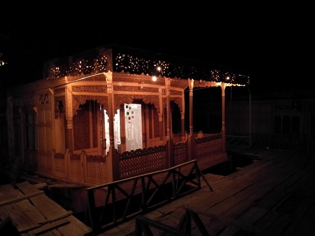 House Boat Hardy Palace Botel 3*