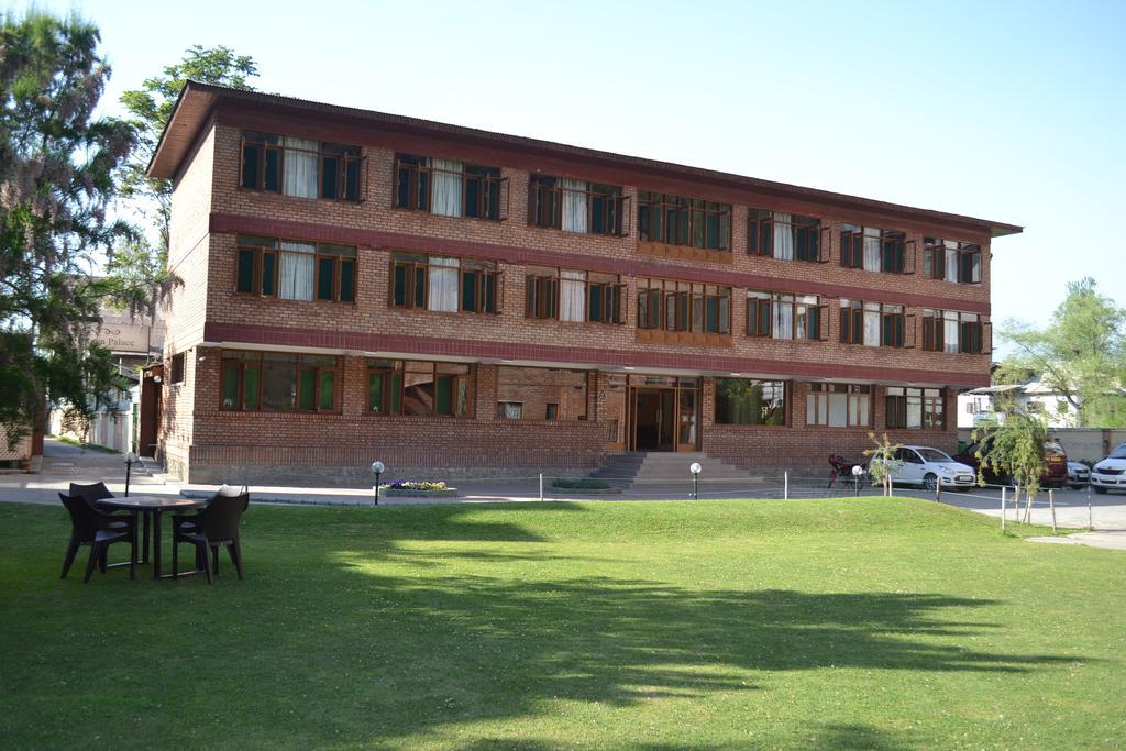 Hotel Brown Palace Srinagar (Jammu and Kashmir)