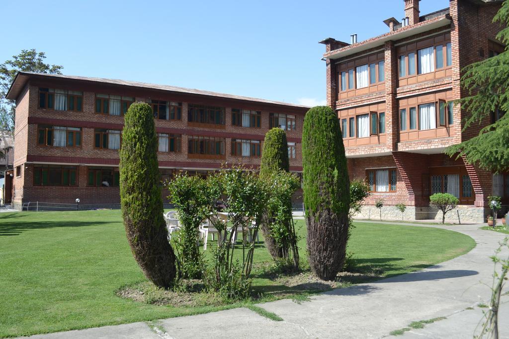 Brown Palace 3* Srinagar (Jammu and Kashmir)