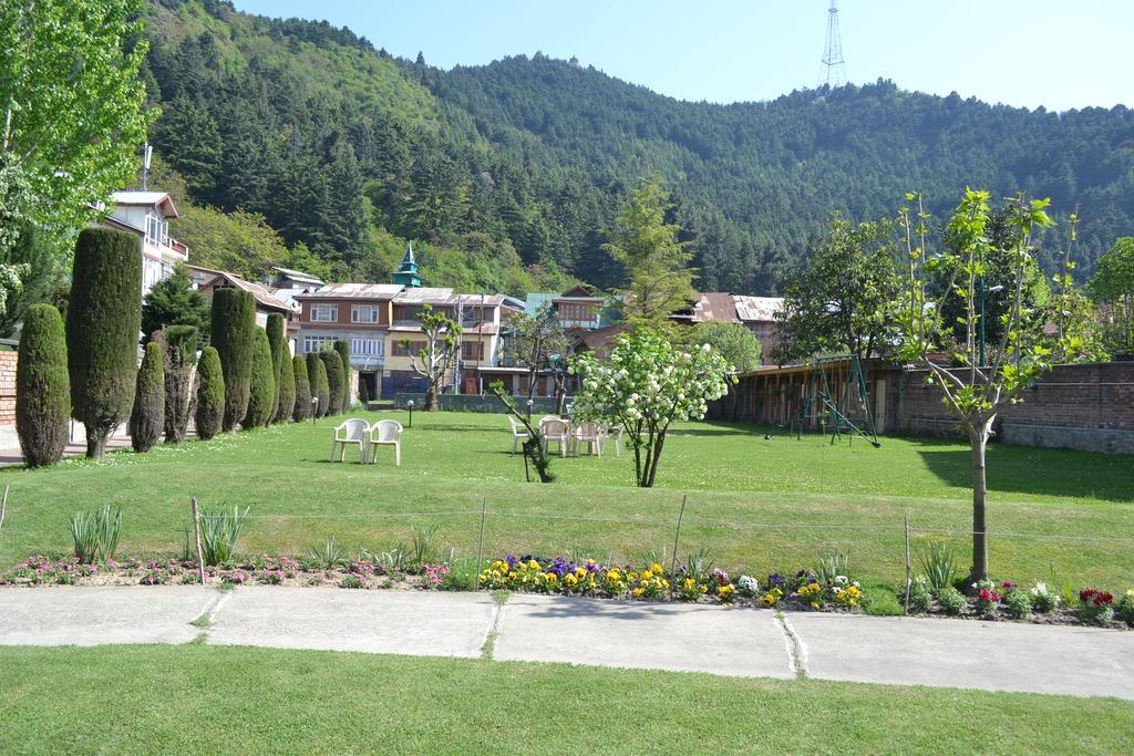 Brown Palace 3* Srinagar (Jammu and Kashmir)