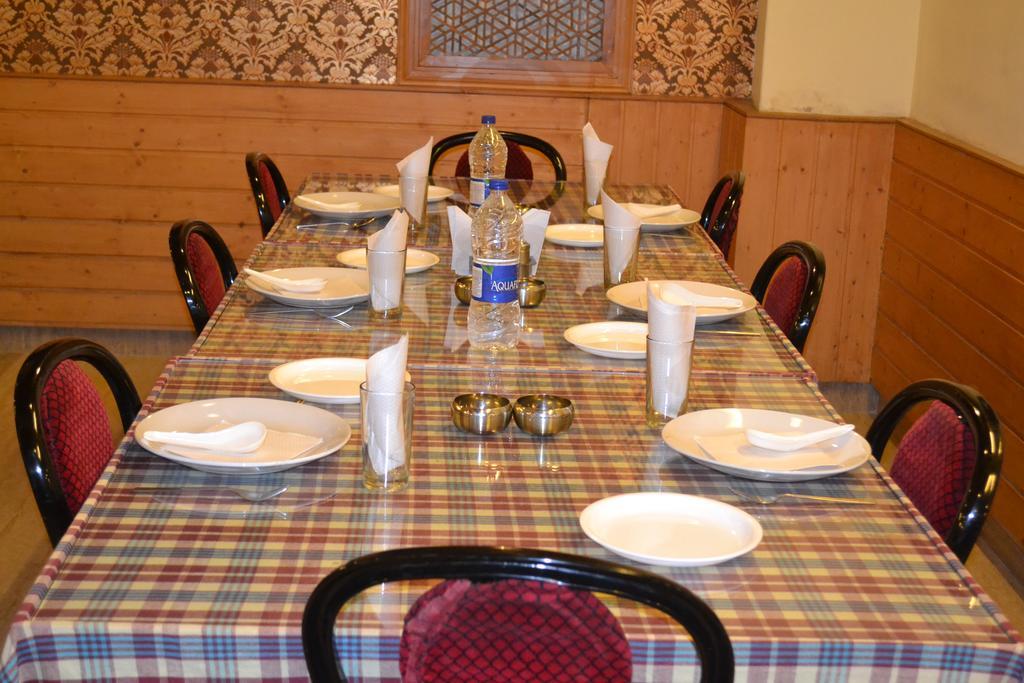 Brown Palace 3* Srinagar (Jammu and Kashmir)