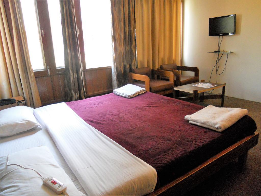 Hotel Brown Palace Srinagar (Jammu and Kashmir)