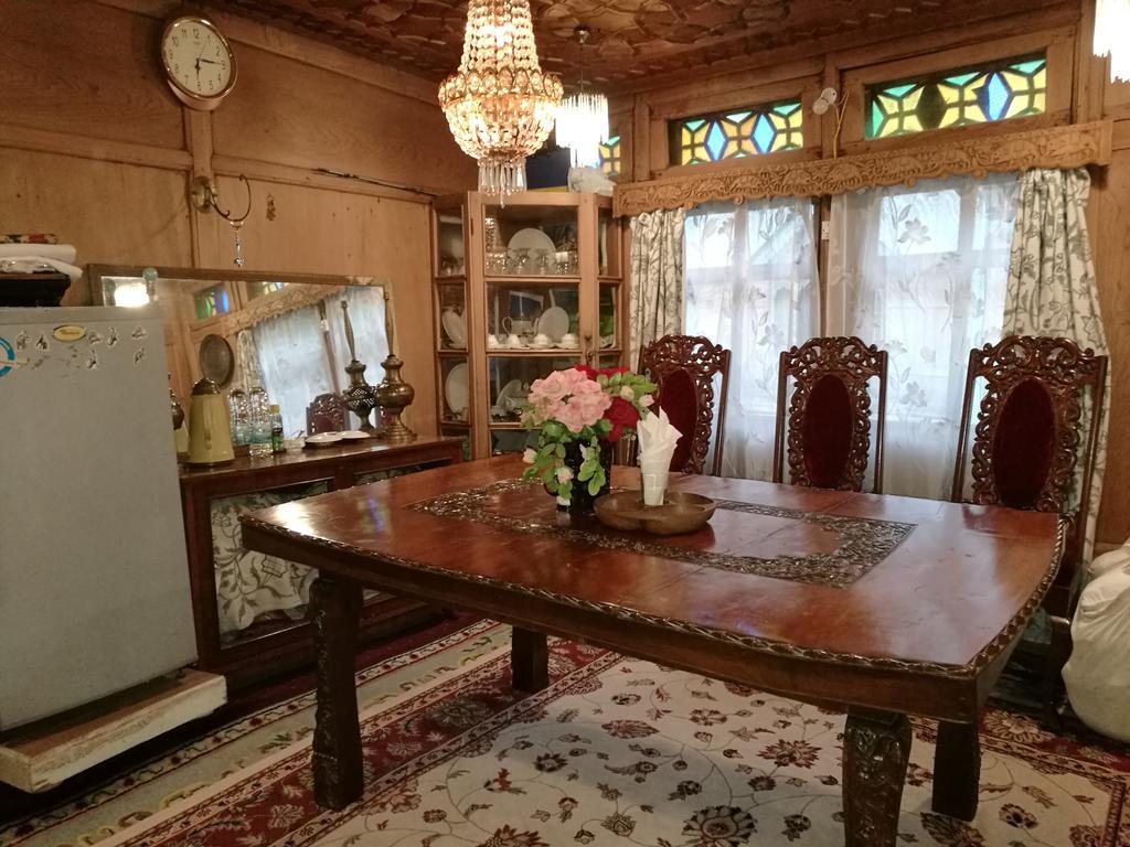 House Boat Hardy Palace Botel Srinagar (Jammu and Kashmir)