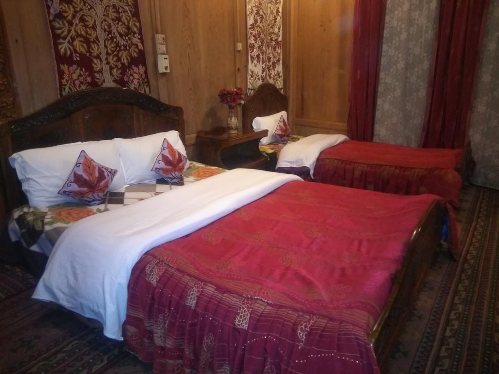 Snowgoose Group Of Houseboats Srinagar (Jammu and Kashmir)