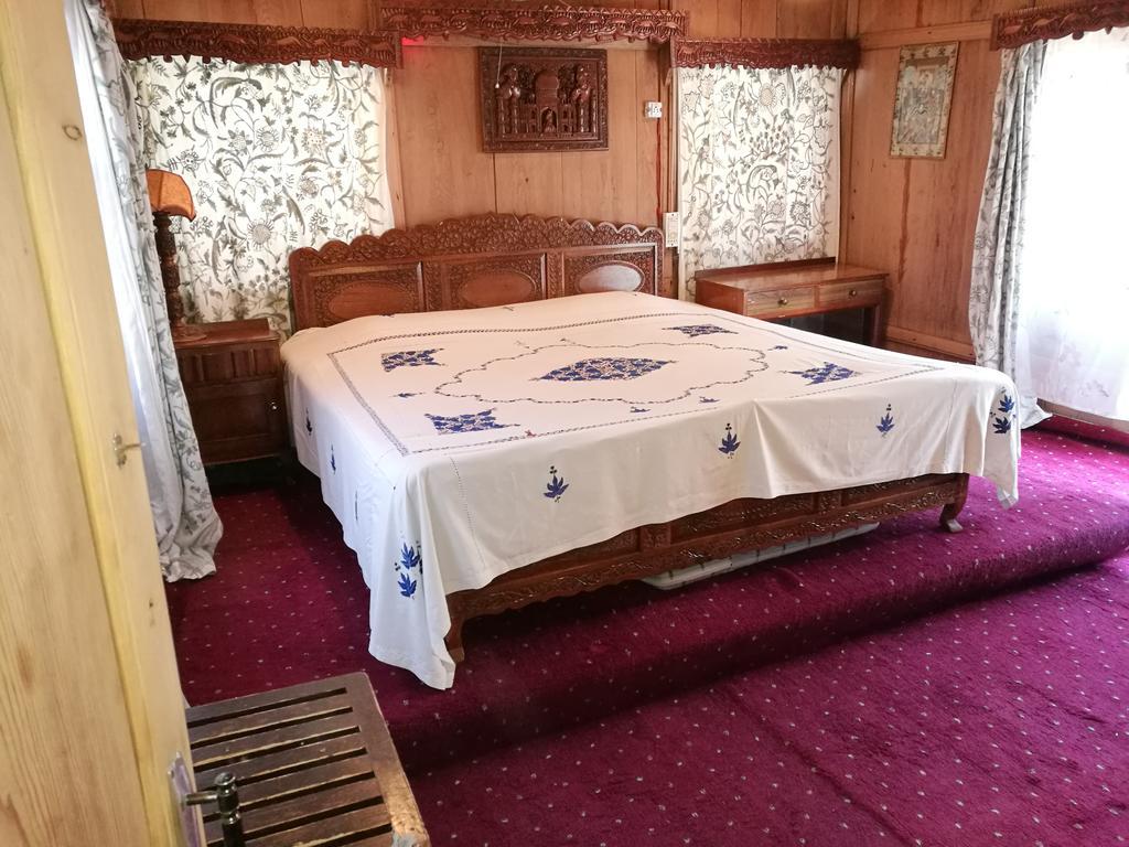 House Boat Hardy Palace Srinagar (Jammu and Kashmir)