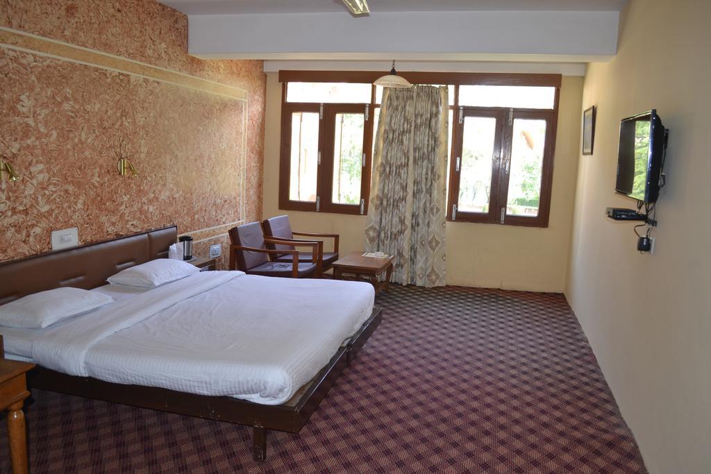 Hotel Brown Palace Srinagar (Jammu and Kashmir)