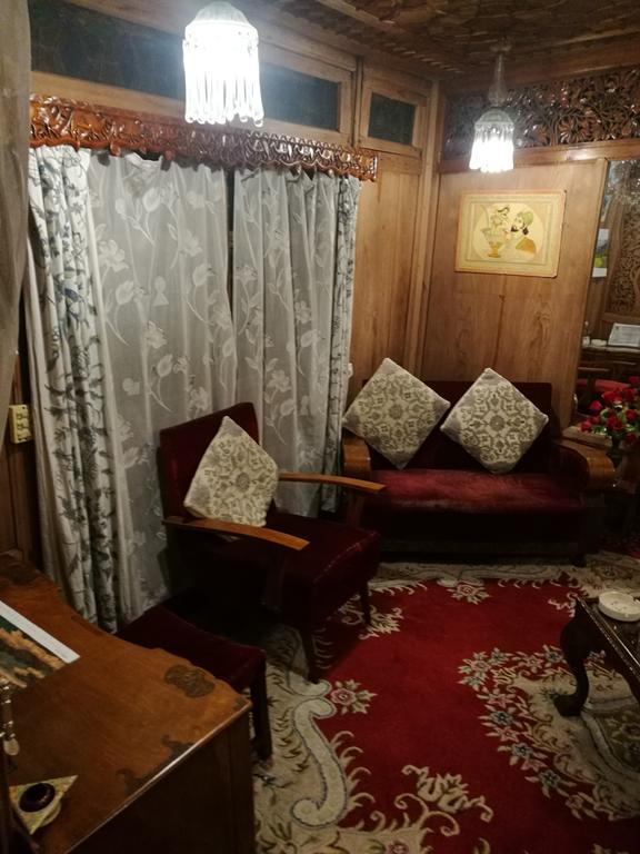 Botel House Boat Hardy Palace