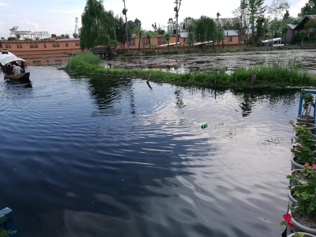 House Boat Hardy Palace Botel Srinagar (Jammu and Kashmir)
