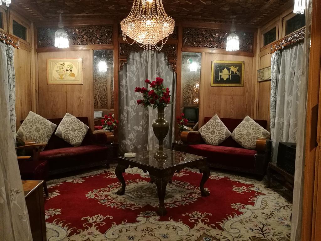 Botel House Boat Hardy Palace Srinagar (Jammu and Kashmir)