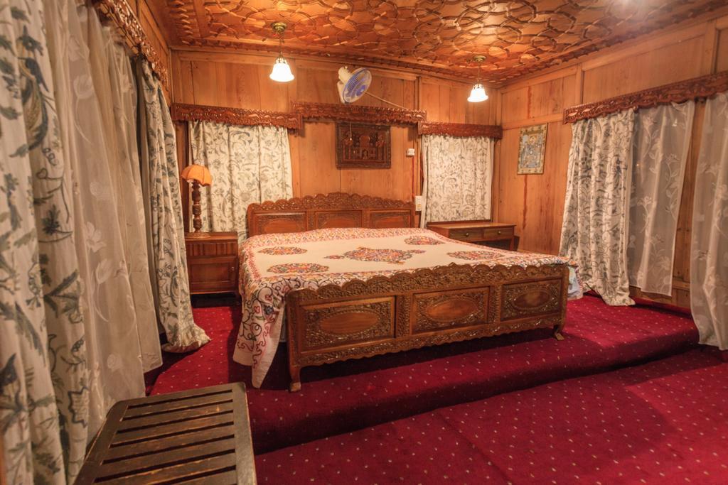 Botel House Boat Hardy Palace Srinagar (Jammu and Kashmir)