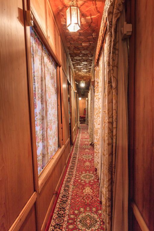 Botel House Boat Hardy Palace Srinagar (Jammu and Kashmir)