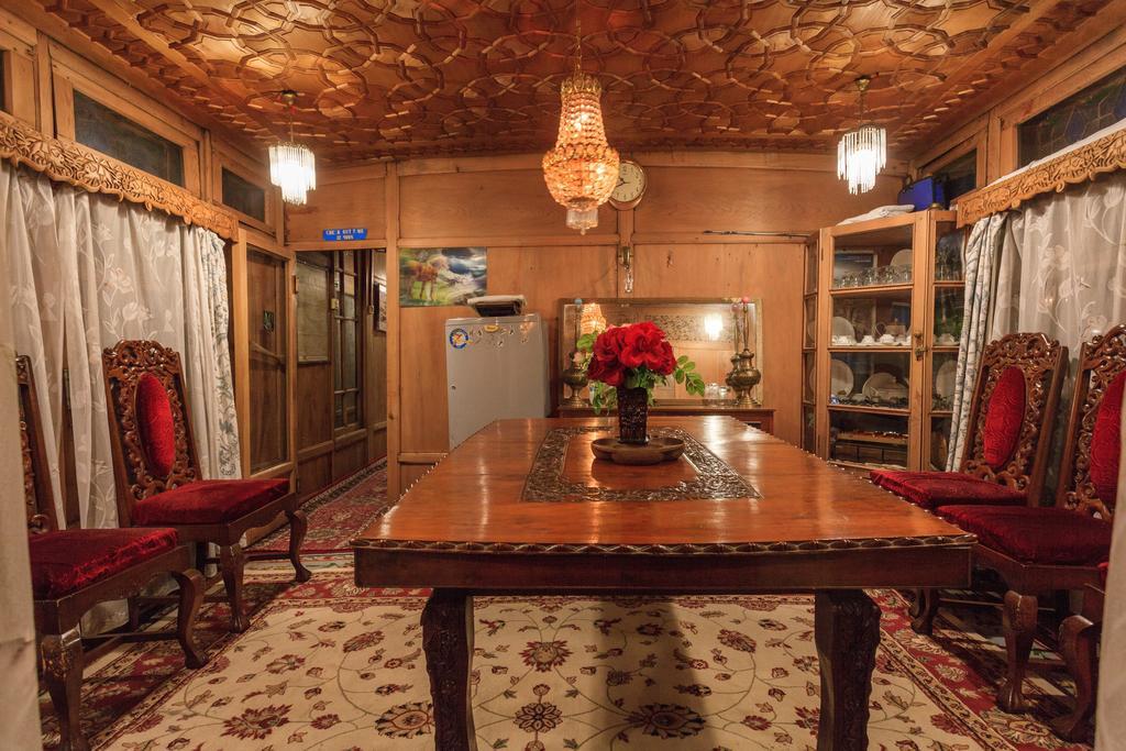 House Boat Hardy Palace 3*