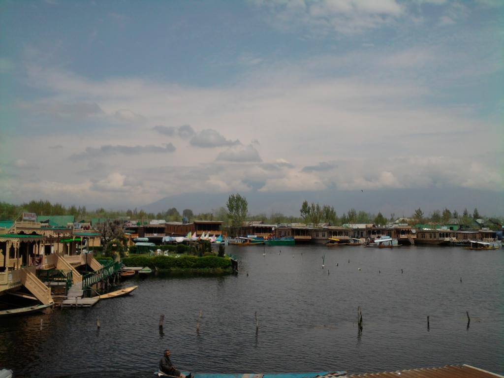 Young Shahzada Group Of Houseboats Botel 3*