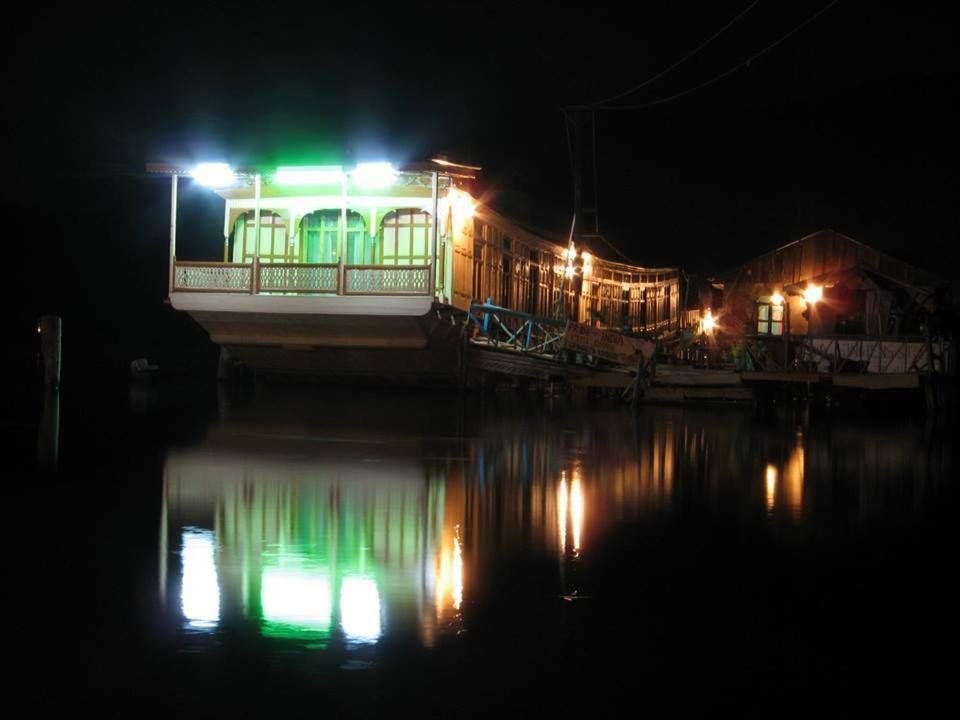 Houseboat Pride Of India