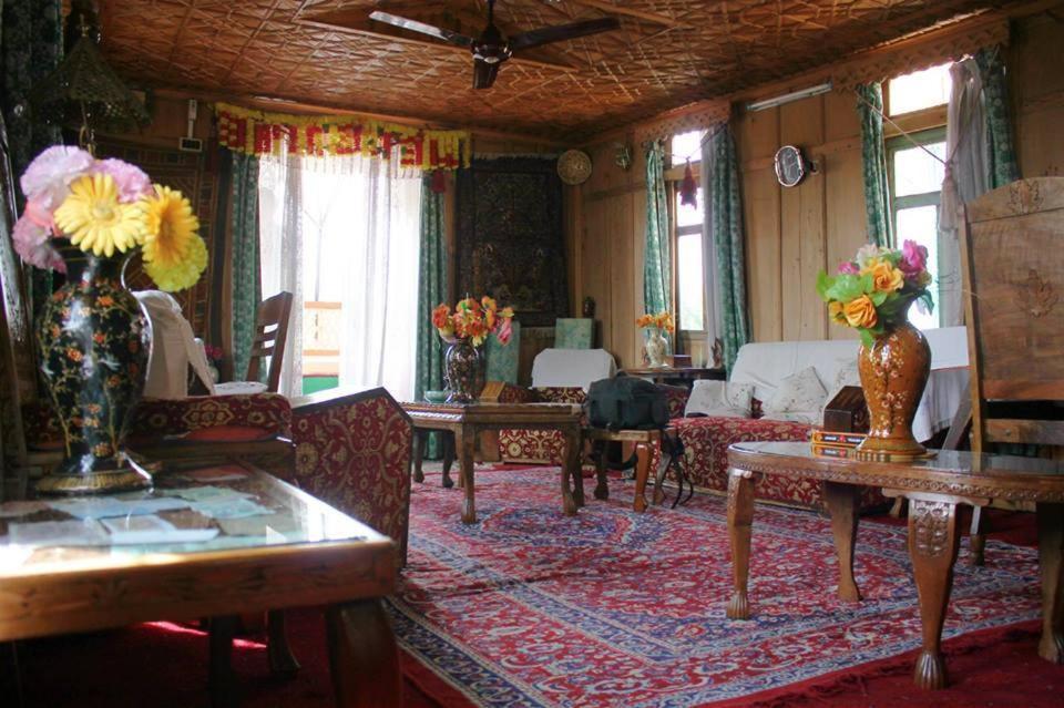 Houseboat Pride Of India Srinagar (Jammu and Kashmir)