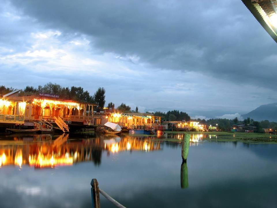 Houseboat Pride Of India Botel