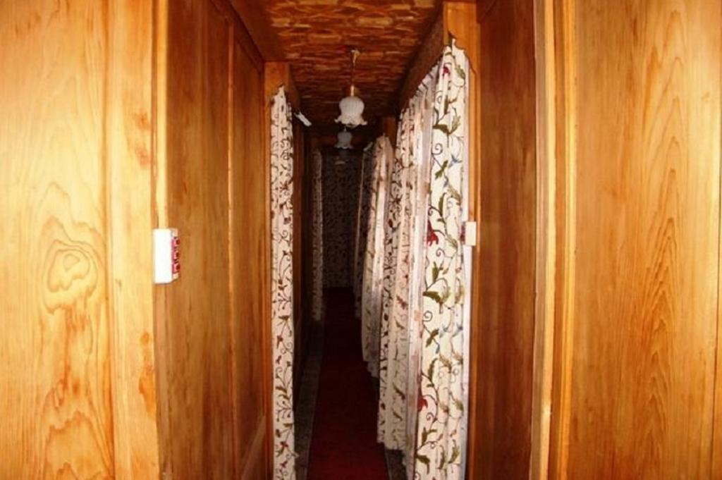 New Lucky Star Group Of Houseboats Srinagar (Jammu and Kashmir)