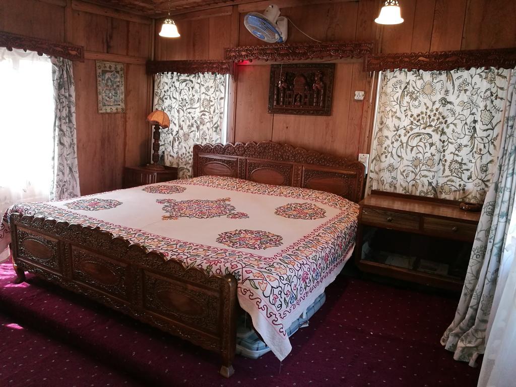 House Boat Hardy Palace 3* Srinagar (Jammu and Kashmir)