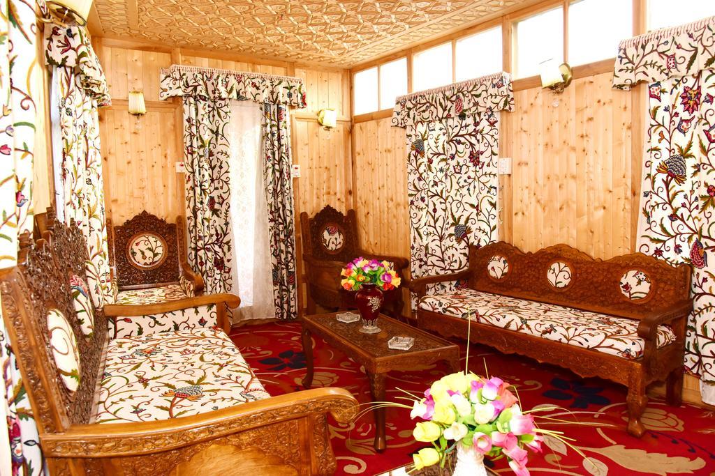 White House Group Of Houseboats Botel Srinagar (Jammu and Kashmir)