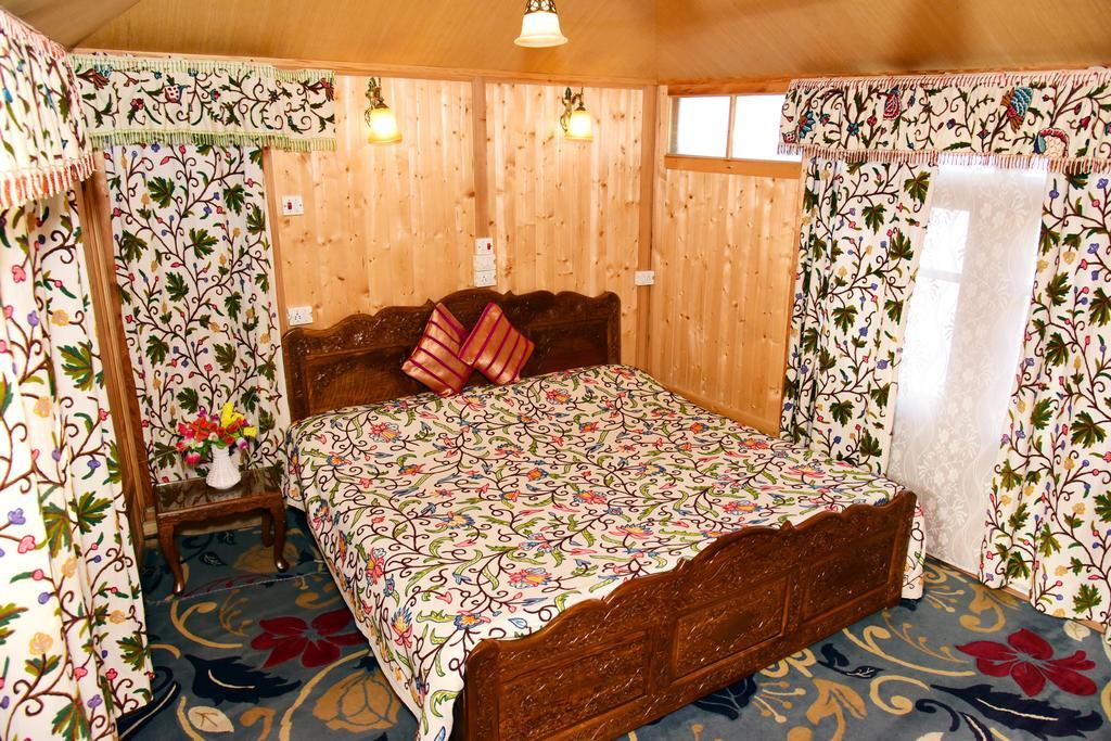 White House Group Of Houseboats Botel Srinagar (Jammu and Kashmir)