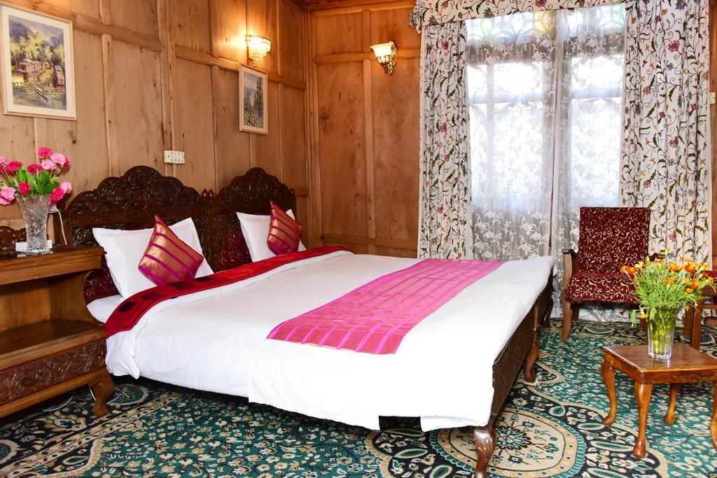 Botel White House Group Of Houseboats 3*