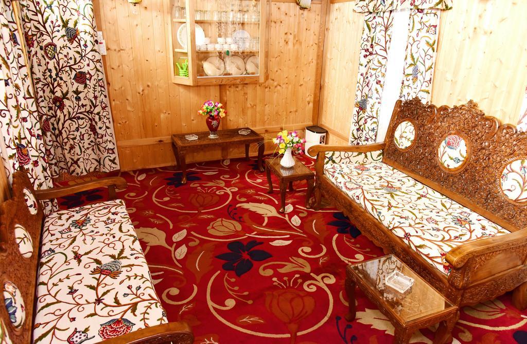 White House Group Of Houseboats