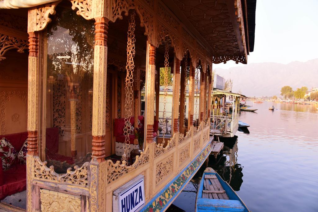 White House Group Of Houseboats Botel 3*