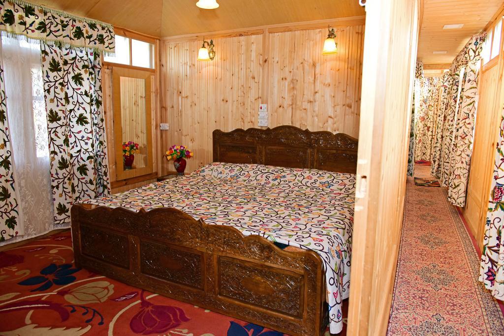 Botel White House Group Of Houseboats 3*