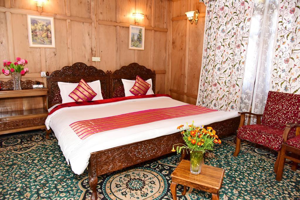 Botel White House Group Of Houseboats 3*