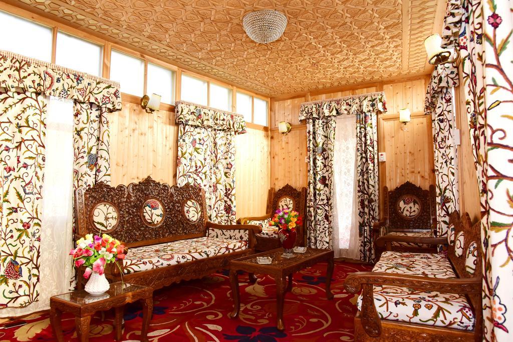Botel White House Group Of Houseboats 3*
