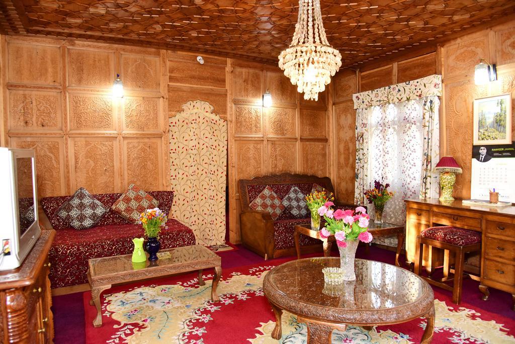 Botel White House Group Of Houseboats 3*