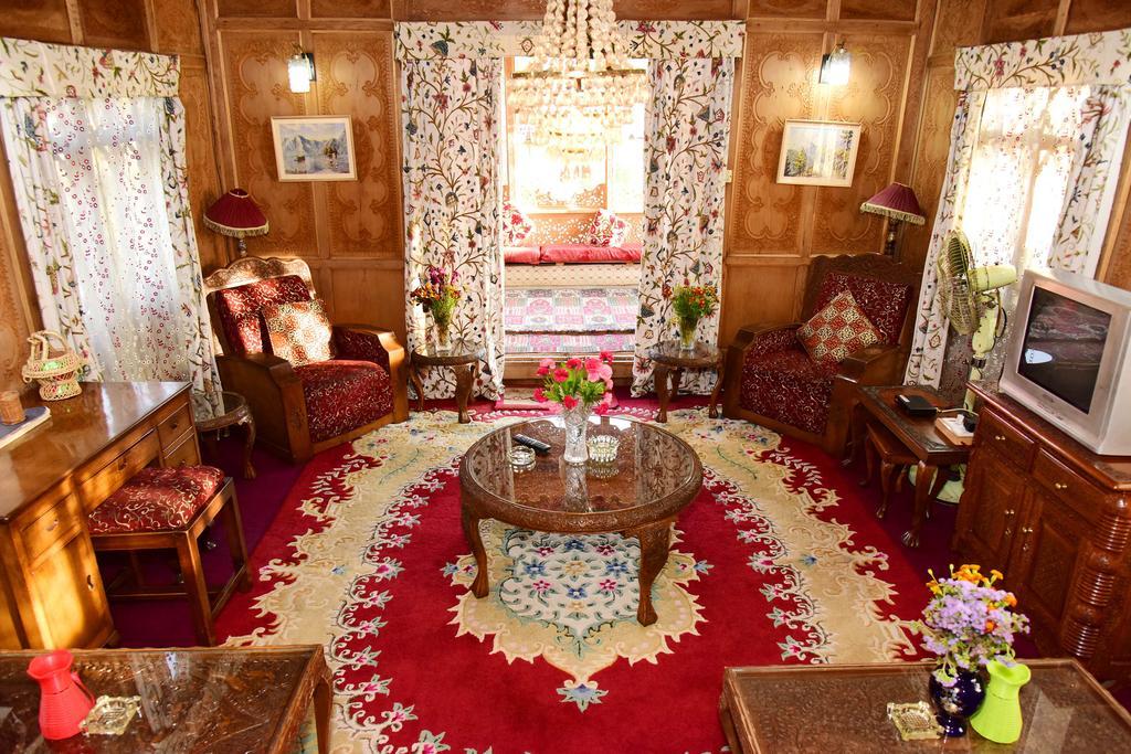 White House Group Of Houseboats Botel Srinagar (Jammu and Kashmir)