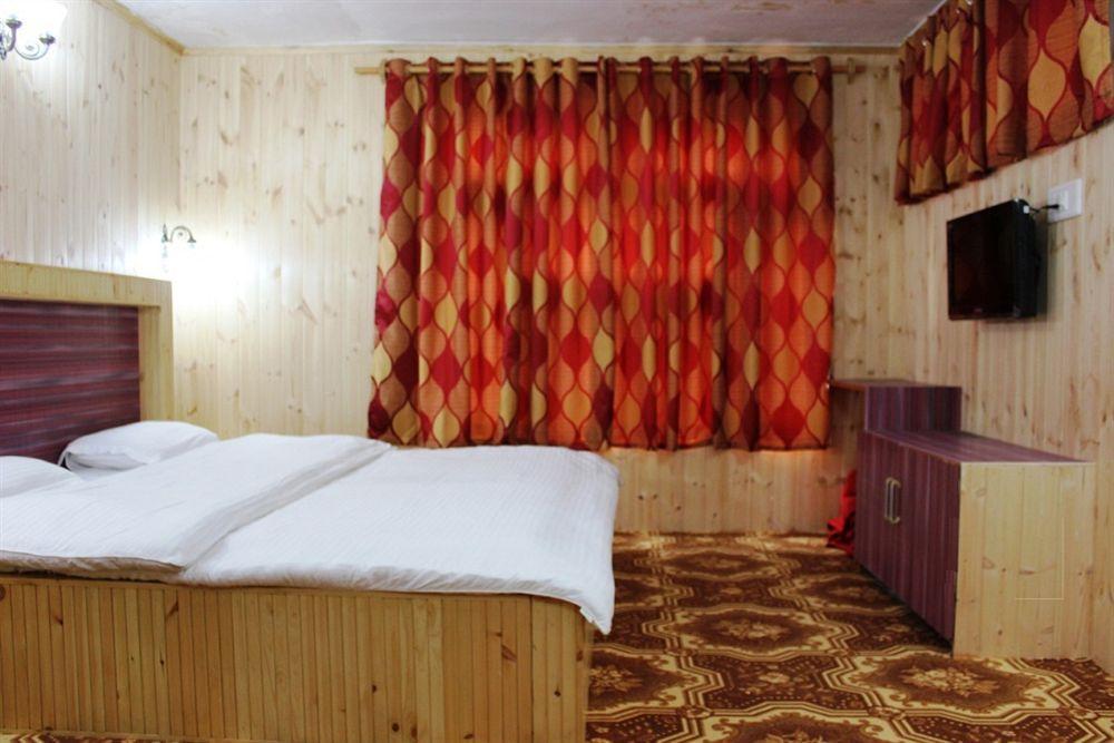 Walisons Hotel Srinagar (Jammu and Kashmir)