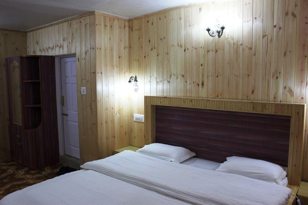 Hotel Walisons Srinagar (Jammu and Kashmir)