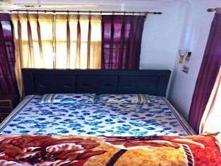 Hospitality 2* Srinagar (Jammu and Kashmir)
