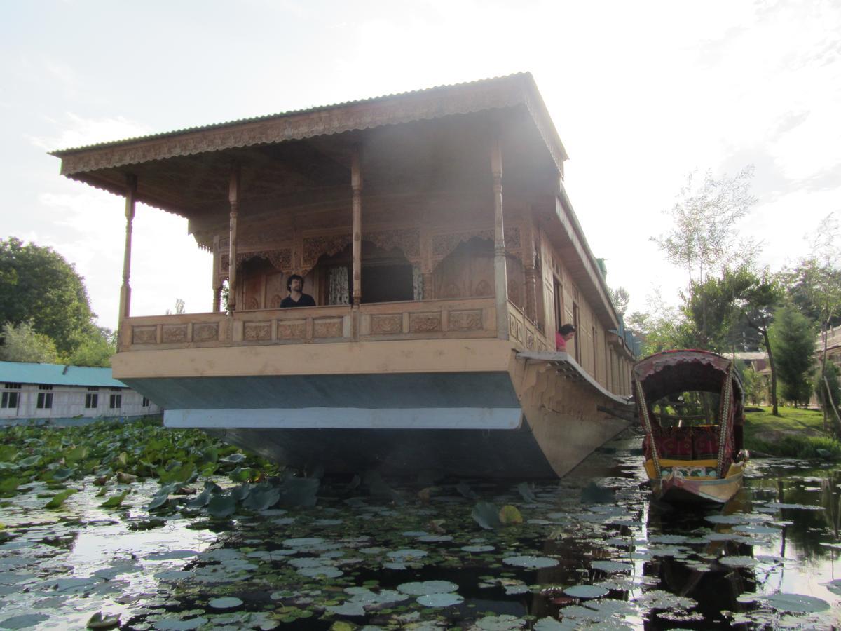 Fantasia Houseboats