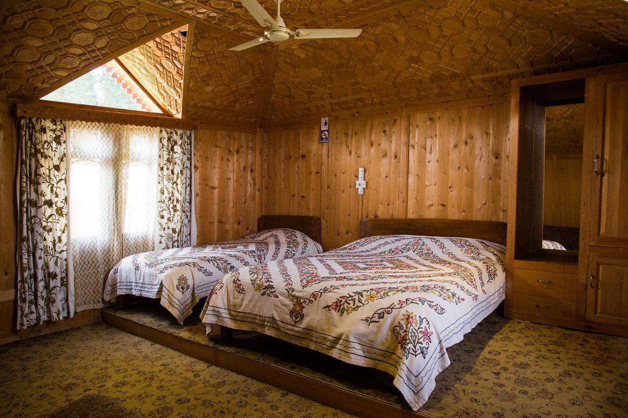 Fantasia Houseboats 3* Srinagar (Jammu and Kashmir)