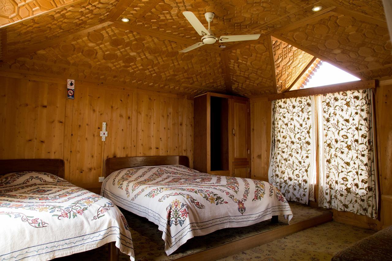 Hotel Fantasia Houseboats 3*