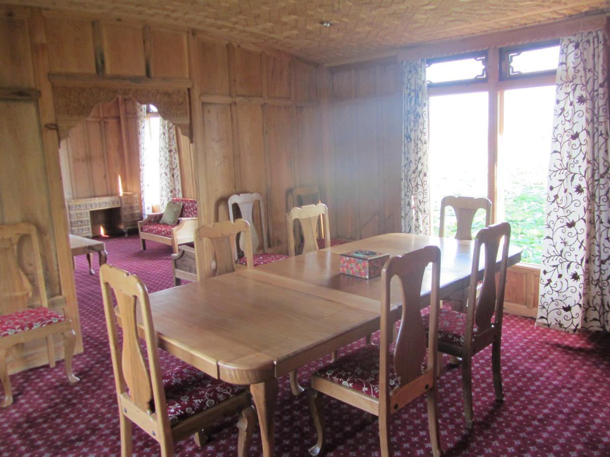 Fantasia Houseboats Srinagar (Jammu and Kashmir)
